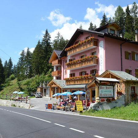 Hotel La Roccia ปัสโซเดลโตนาเล ภายนอก รูปภาพ