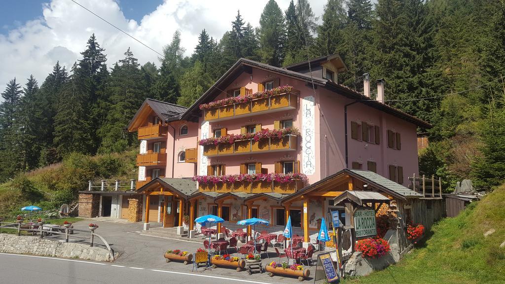 Hotel La Roccia ปัสโซเดลโตนาเล ภายนอก รูปภาพ