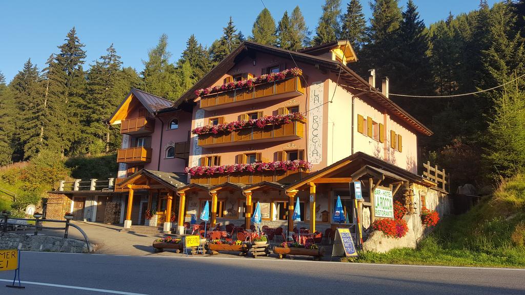 Hotel La Roccia ปัสโซเดลโตนาเล ภายนอก รูปภาพ