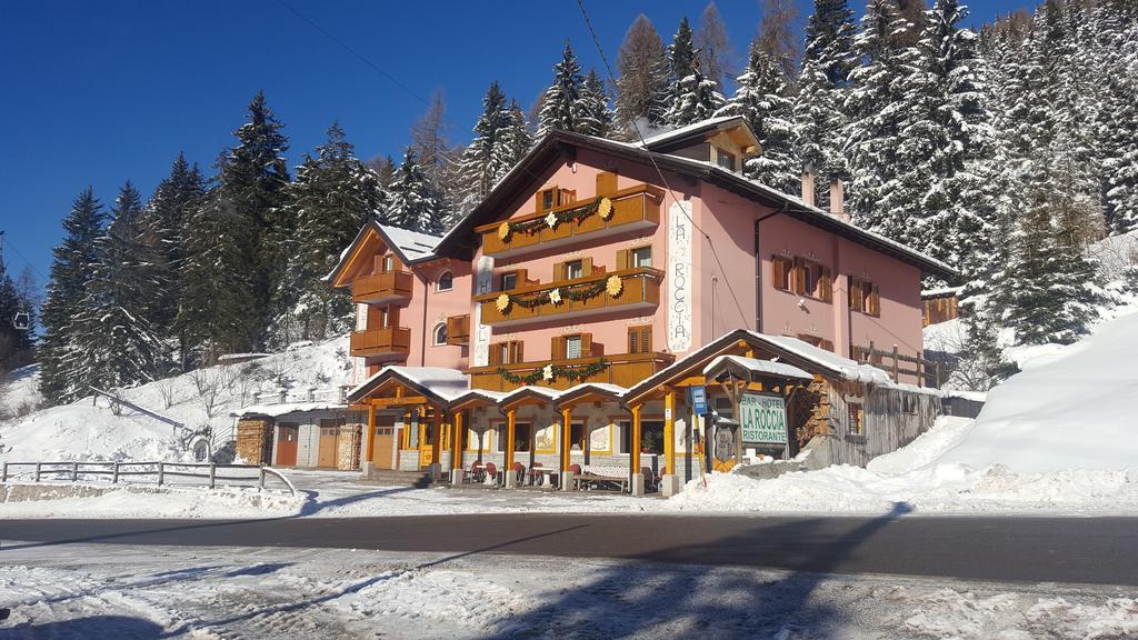 Hotel La Roccia ปัสโซเดลโตนาเล ภายนอก รูปภาพ