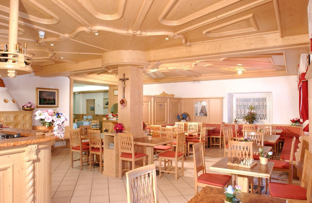 Hotel La Roccia ปัสโซเดลโตนาเล ภายนอก รูปภาพ