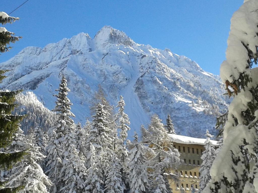 Hotel La Roccia ปัสโซเดลโตนาเล ภายนอก รูปภาพ