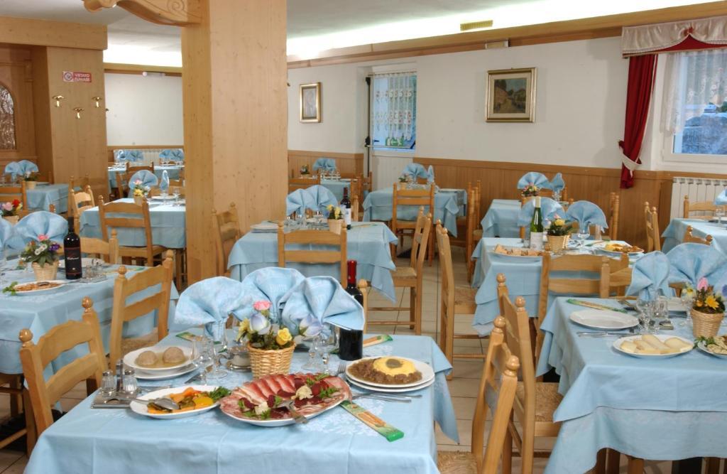 Hotel La Roccia ปัสโซเดลโตนาเล ภายนอก รูปภาพ
