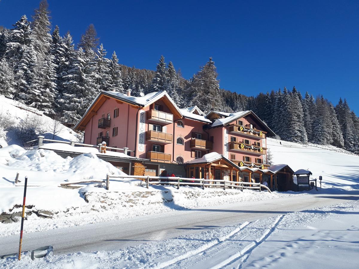 Hotel La Roccia ปัสโซเดลโตนาเล ภายนอก รูปภาพ