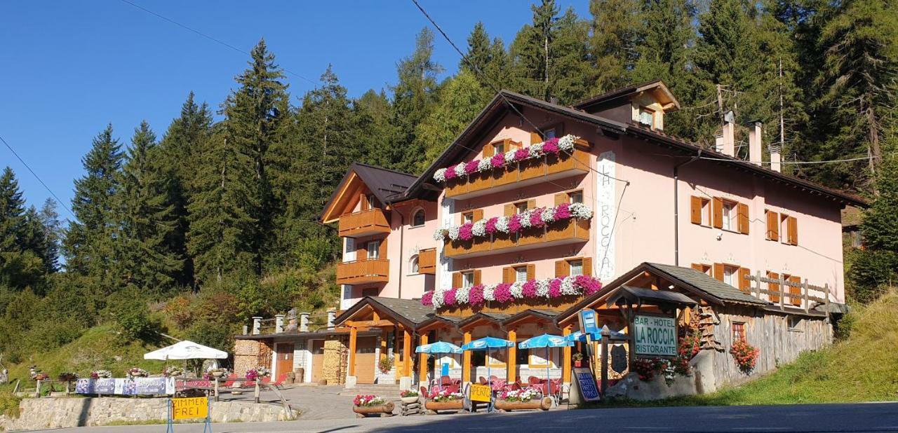Hotel La Roccia ปัสโซเดลโตนาเล ภายนอก รูปภาพ
